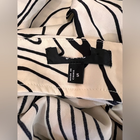 Lulus Abstract Ruched Satin Midi Skirt – Size S - Picture 3 of 5